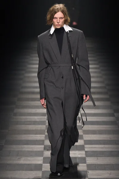 Look 24